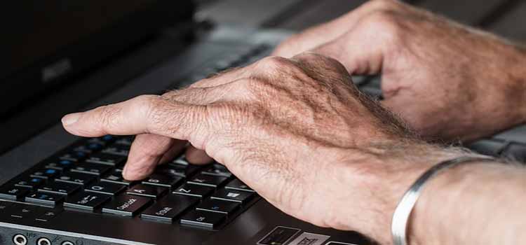 Les plus de 60 ans sont nombreux à travailler à leur compte pour un complément de revenu à la retraite. Ils acquièrent le statut de micro-entrepreneur, un régime dont le fonctionnement est extrêmement simple. Les plus de 60 ans privilégient le statut d'auto-entrepreneur pour compenser leur retraite