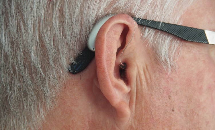 appareil auditif senior
