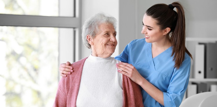 Aider un parent, un beau-parent ou un grand-parent à payer ses frais d’hébergement en Ehpad permet de bénéficier d’une réduction d’impôts. Payer les frais de maison de retraite de ses parents permet de bénéficier d’une réduction d’impôts