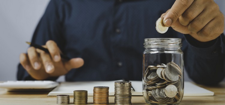 Un PER bancaire ou un PER assurance ? Quels sont les atouts et les inconvénients de chacun de ces deux placements ? Est-ce que le PER en lui-même est profitable à l’épargnant PER bancaire versus PER assurance